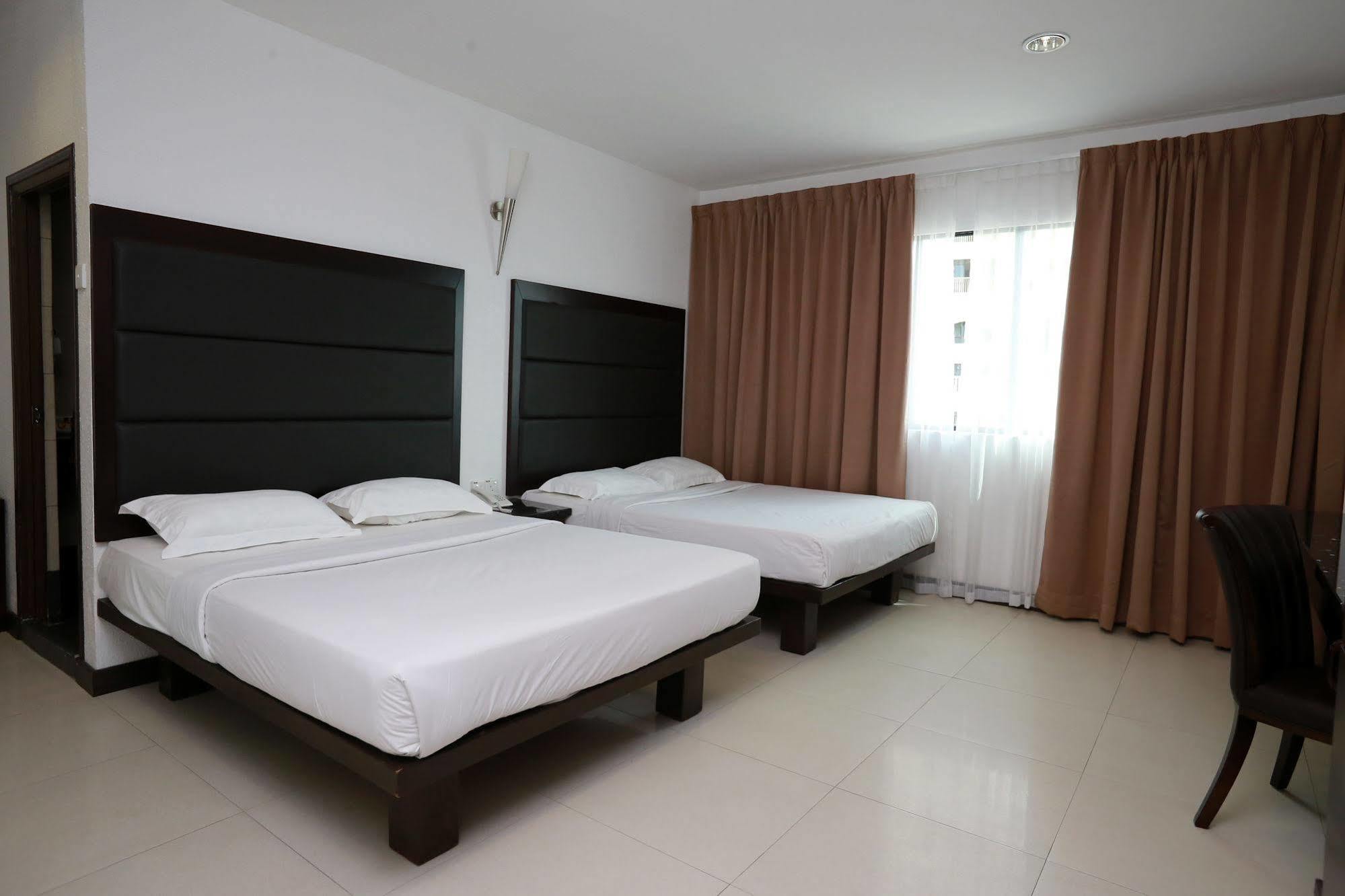 Crystal Lodge Kota Bharu Eksteriør billede